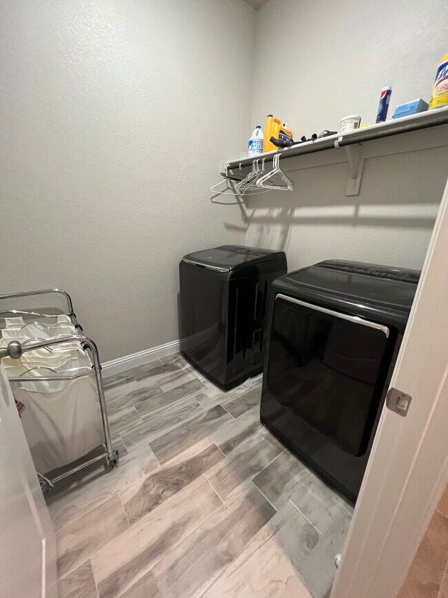 Laundry - 1610 Charismatic Ct