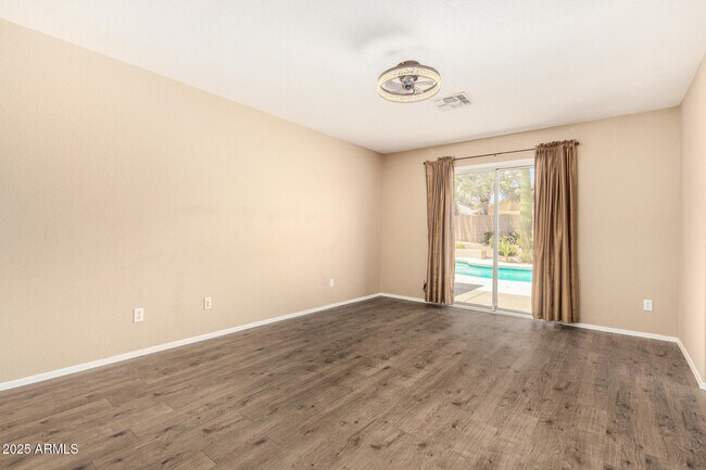 Building Photo - 2412 E Wescott Dr