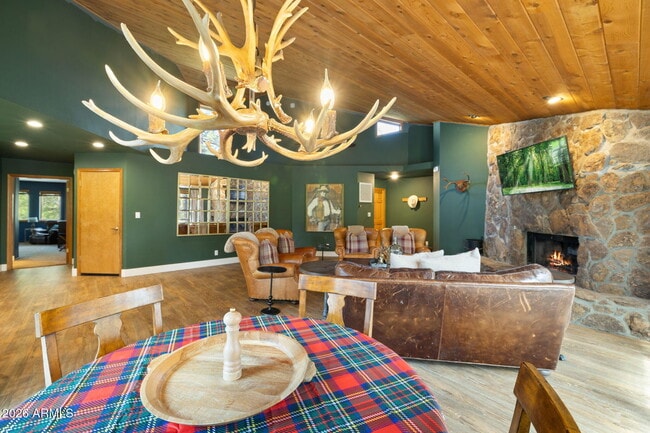 Building Photo - 2145 William Palmer