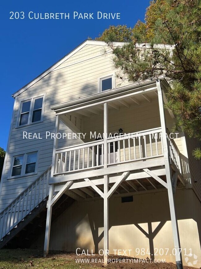 Building Photo - 3 Bedroom 1.5 Bath Hill Top Retreat minute...