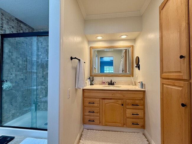 Building Photo - Gorgeous Two Bedroom Home in San Luis Rey
