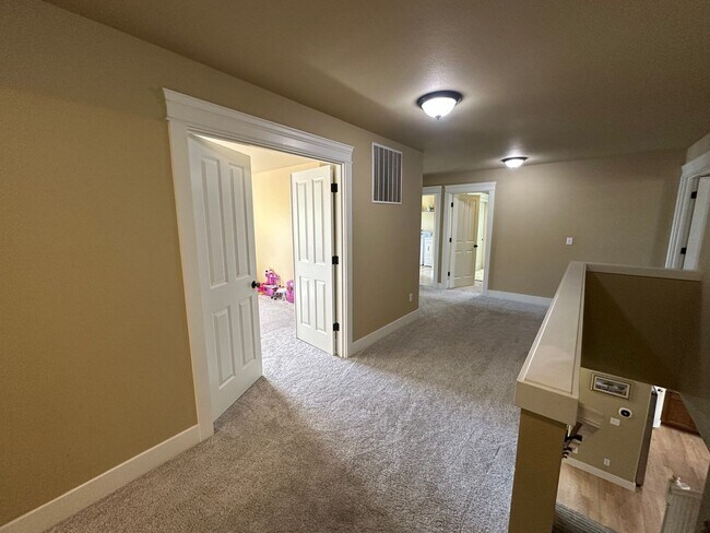 Building Photo - 4405 Cashmere Dr NE