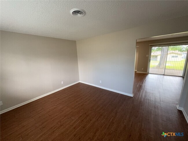 Building Photo - 1205 Kathey Dr