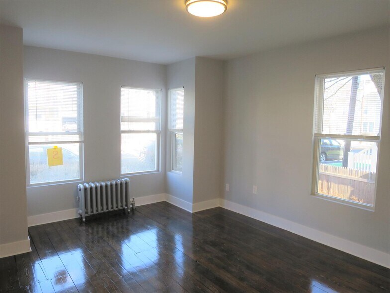 Primary Photo - 320 Beacon St