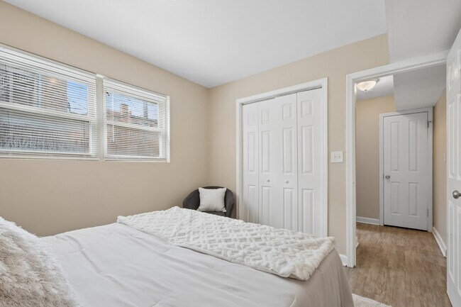 Building Photo - 1711 W Estes Ave