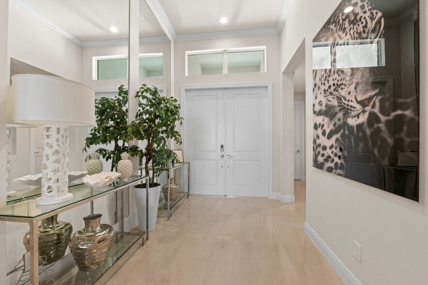 Building Photo - 8897 Redonda Dr