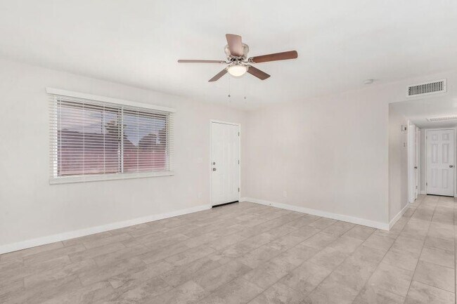 Building Photo - 4316 E Rose Marie Ln