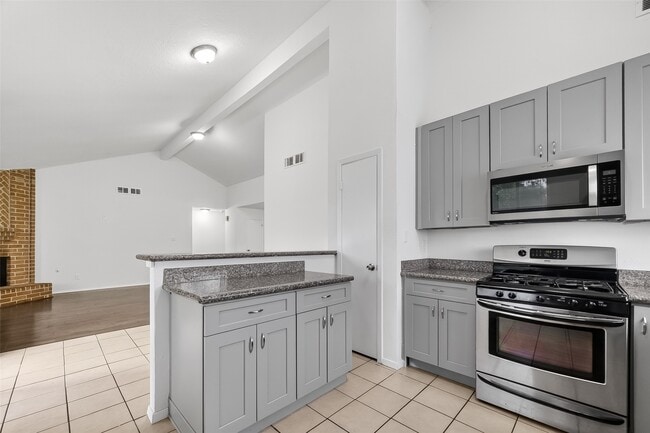 Building Photo - 1122 Woodbridge Ave