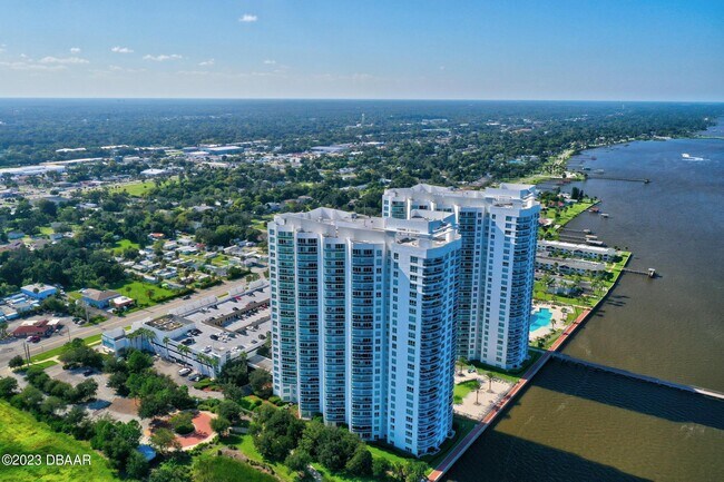 Building Photo - 241 Riverside Dr