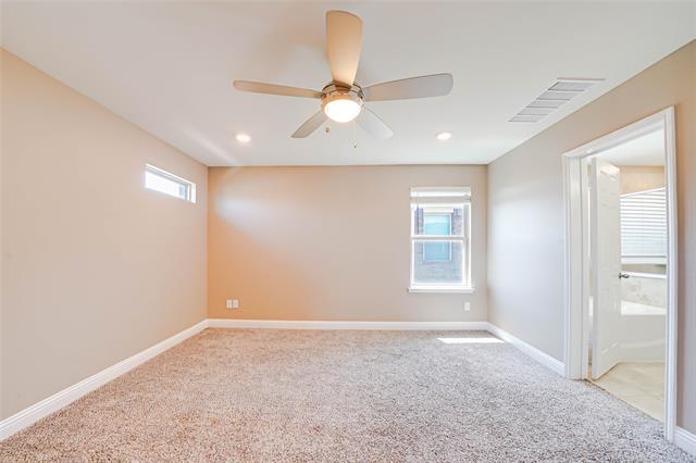 Building Photo - 410 Club House Dr