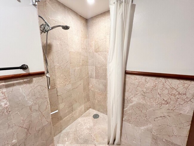 Building Photo - Ocean View Living in the Heart of Long Beach – 1 Bed / 1 Bath Corner Condo