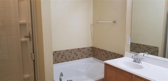 Building Photo - 903 Lasso Ln