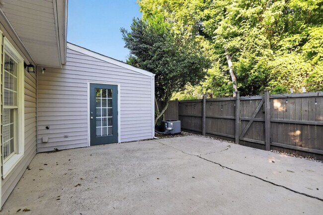 Building Photo - 1819 Sabrina Ct