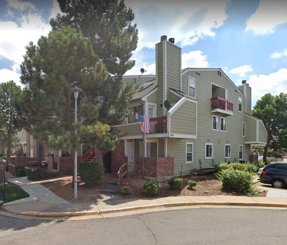 Complex Exterior - 932 S Dearborn Way