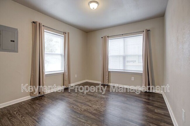 Building Photo - 2325 NW 12th St