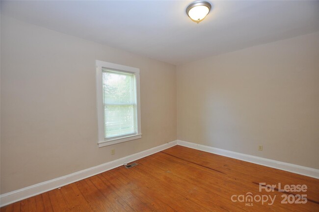 Building Photo - 1731 Perfection Ave