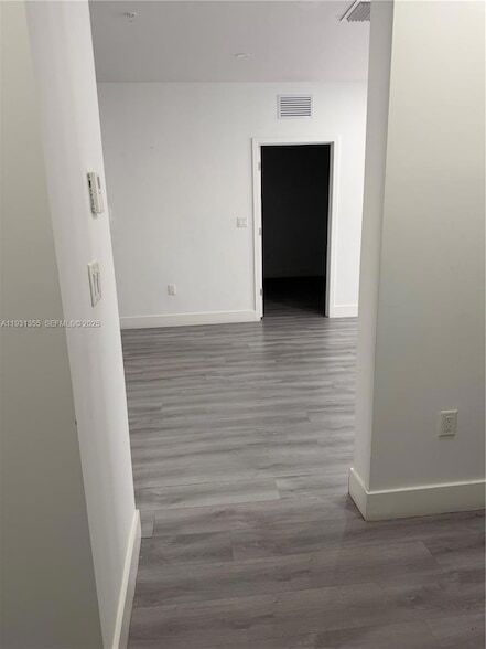 Building Photo - 853 E 24th St