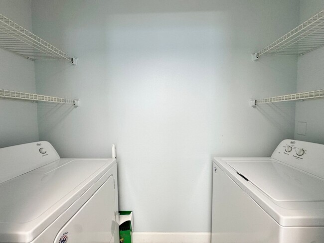 Building Photo - 1550 11th St NE