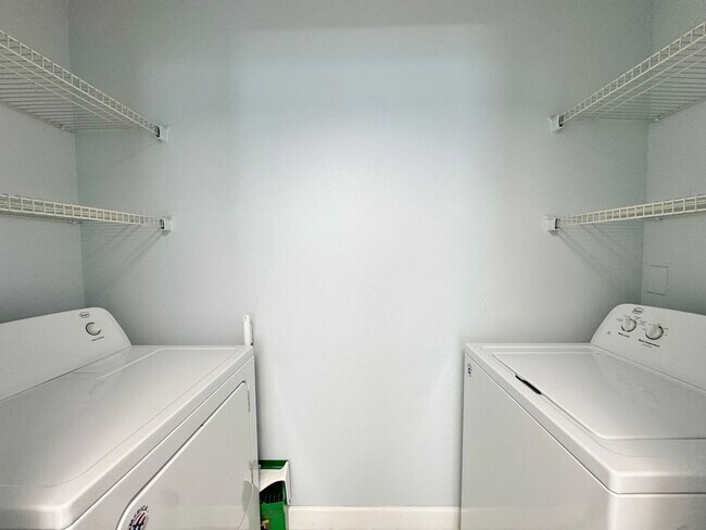 Building Photo - Lake Buckeye Condo