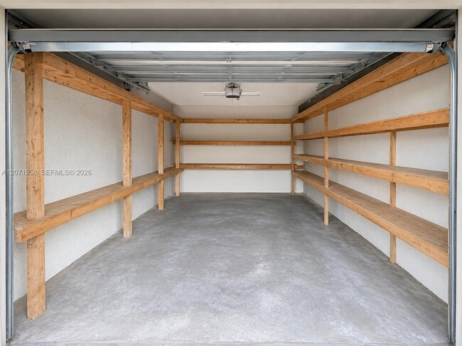 Building Photo - 8142 Silver Palm Ct
