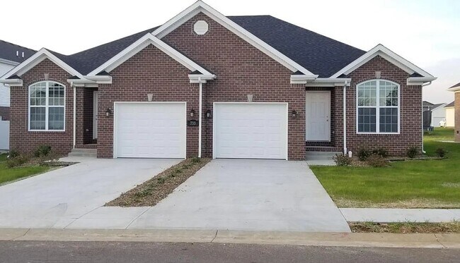 Building Photo - 733 Village Creek Dr