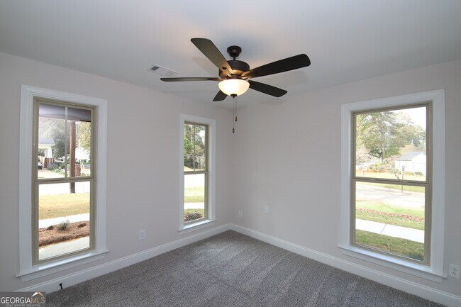 Building Photo - 512 Springdale Dr