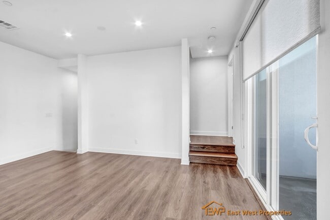 Building Photo - 1302 W Cara Dr
