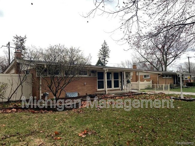 Building Photo - 32028 Maine St