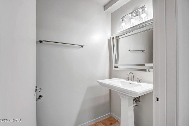 Building Photo - 7141 E Rancho Vista Dr