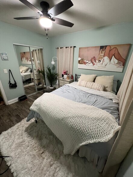 Room - 5322 2nd Ave