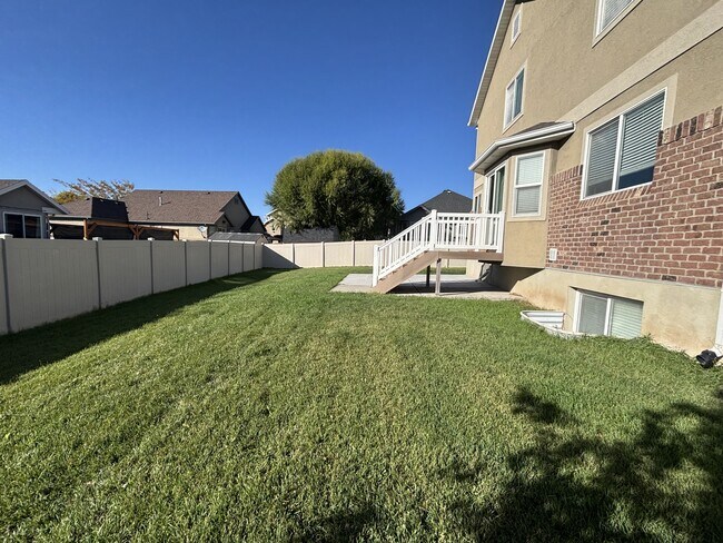 Building Photo - 1094 1825 W