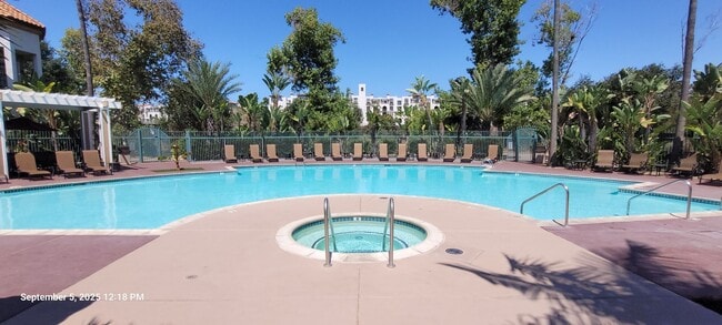 Building Photo - River Colony townhome - centrally located
