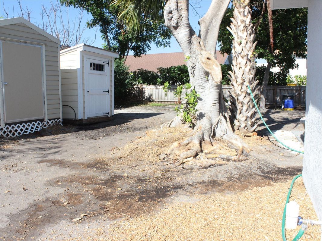 Building Photo - 522 SE 20th Ct