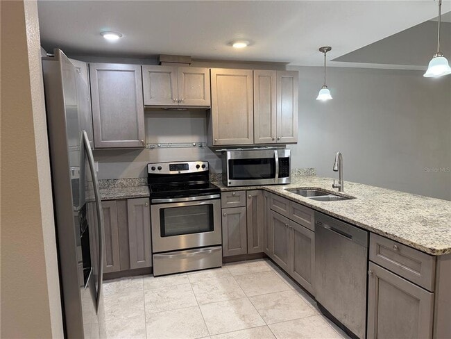 Building Photo - 17097 Thompson Ave