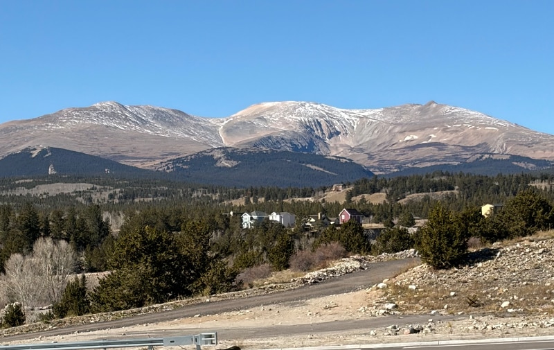 Building Photo - 613 Main St