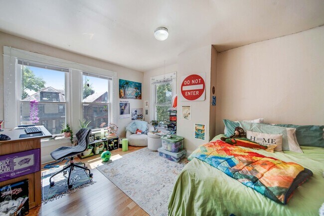 Building Photo - Ultimate 6-Bedroom House with Amazing Front Porch!