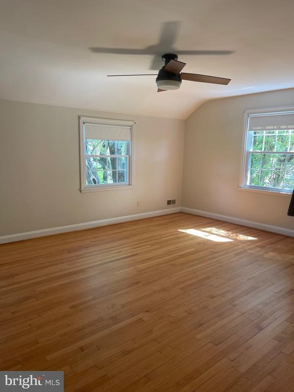 Building Photo - 819 Fairway Dr