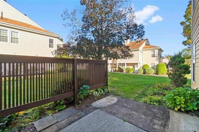 Building Photo - 2910 Whispering Hills Dr