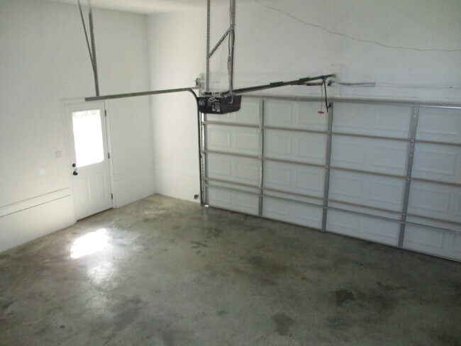 Building Photo - 3 Bedroom 2 Bath Home For Rent Across From...