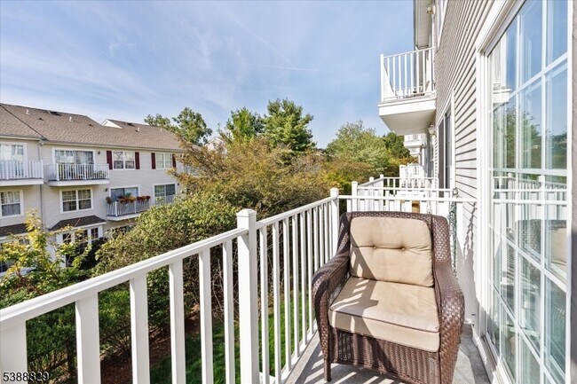 Building Photo - 120 Rock Creek Dr