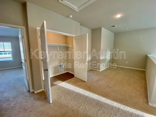 Building Photo - 516 E Slaughter Ln