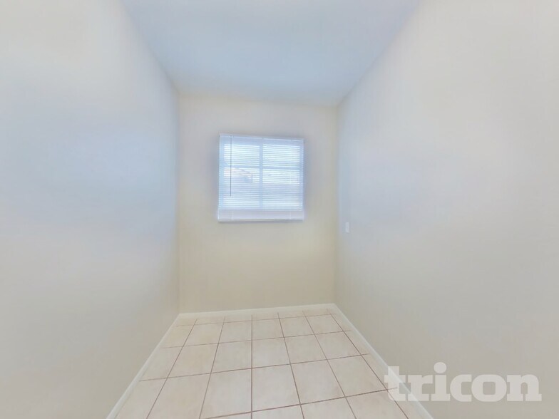 Building Photo - 120 W 8th Pl