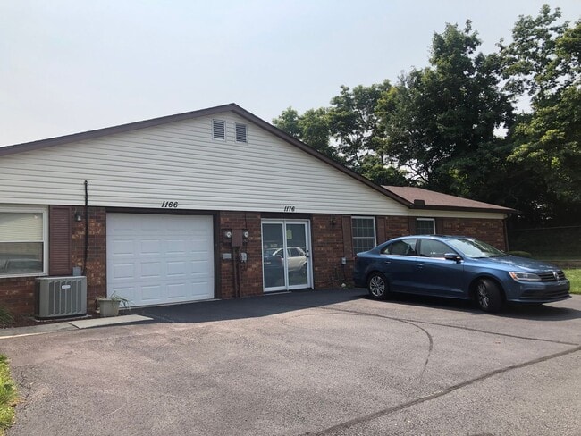 Building Photo - 1176 E Commons Dr