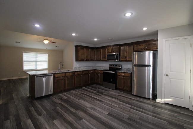 Building Photo - 581 Brushwood Dr