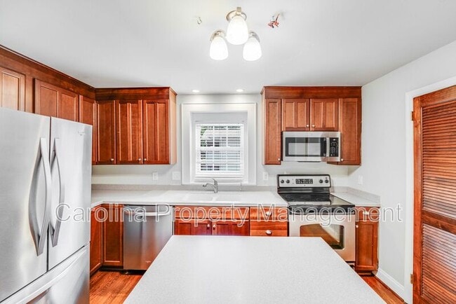 Building Photo - 2417 Laburnum Ave