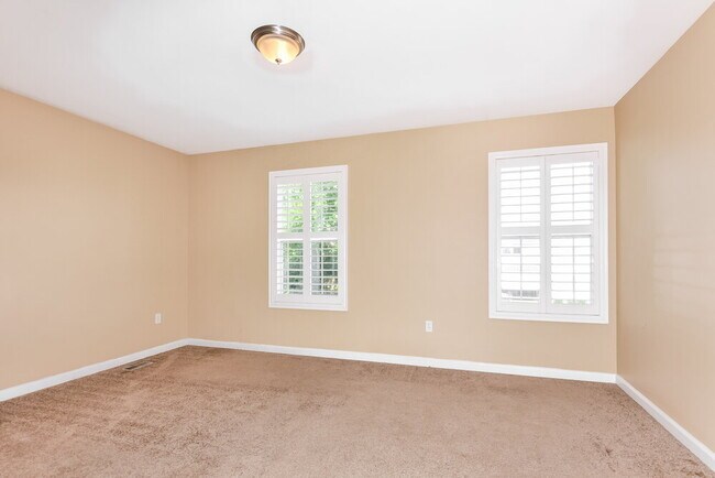 Building Photo - 428 Red Coat Tr