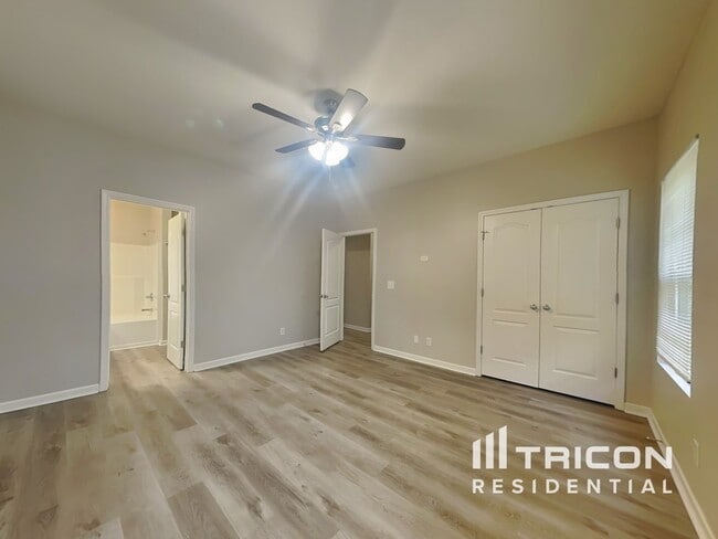 Building Photo - 4006 New London Ct