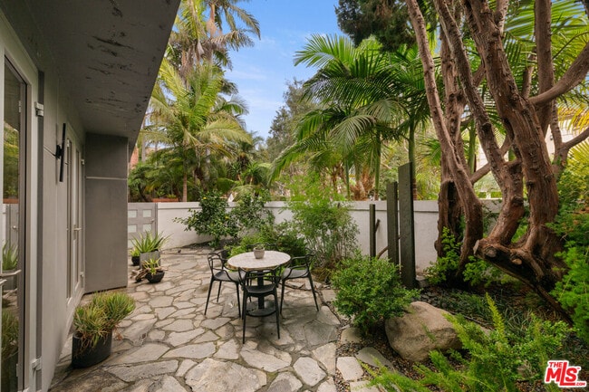 Building Photo - 131 Mast Mall