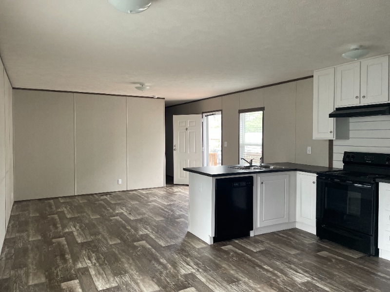 Building Photo - 1000 Pine Tree Cir