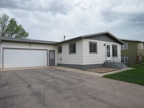 Building Photo - 3 BEDROOM | 2 BATH | SPACIOUS RAPID VALLEY...